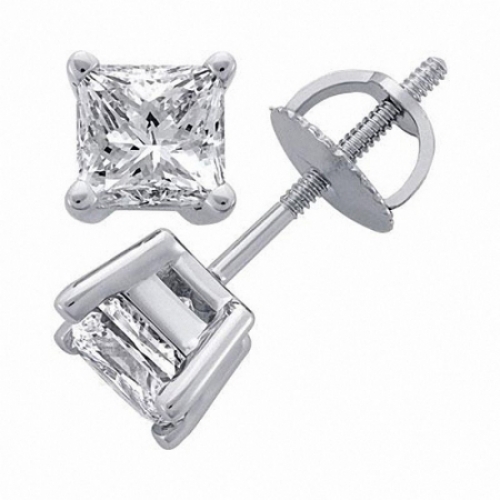 Серьги из платины с бриллиантом